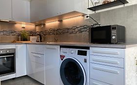 Hundbergan Apartment-Free Parking-15 Min From Tromso